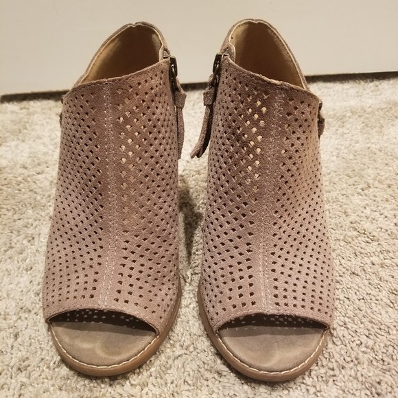 Lucky Brand Shoes - Lucky Brand Peep Toe Wedge Sandal